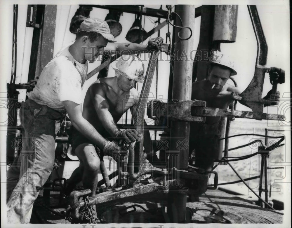 1963 Press Photo The discovery of oil at Heletz led to intensive drilling over