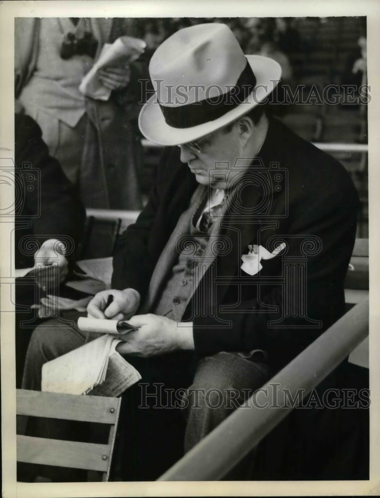 Load image into Gallery viewer, 1938 Press Photo Asst.Postmaster Gen. W.W. Howes picked Nag to carry.
