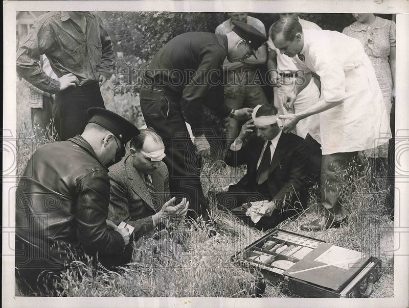 Load image into Gallery viewer, 1937 Press Photo Ernest Tucker &amp; Norman Norris after train crash
