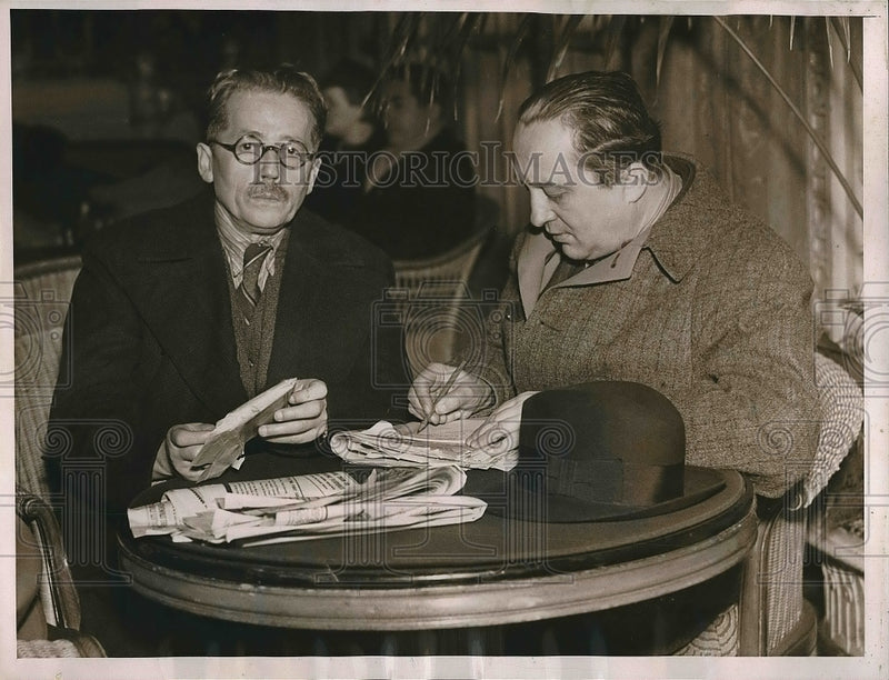 Load image into Gallery viewer, 1937 Press Photo Dr. Wilhelm Sollman speaking with a reporter
