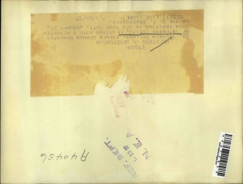 1937 Press Photo Dr. Wilhelm Sollman speaking with a reporter