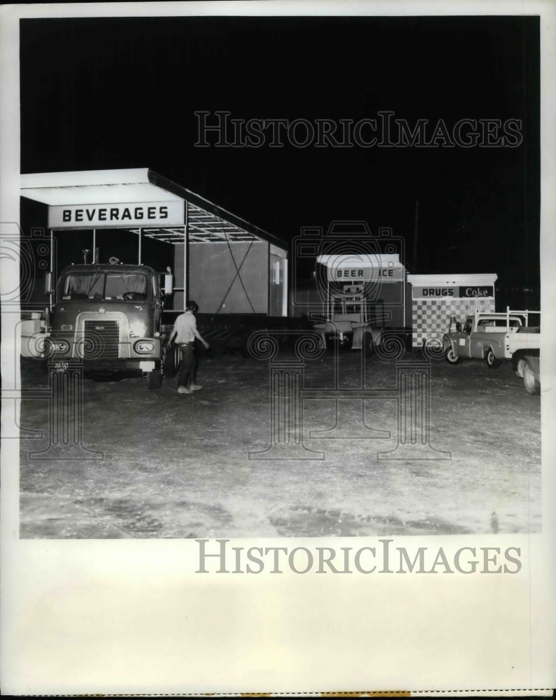 Load image into Gallery viewer, 1969 Press Photo Assembly location for mobile convenience store - nea74176
