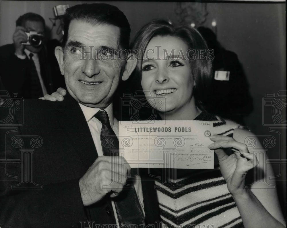 1970 Press Photo James Howell, Steel Worker Wins Football Pool, Millicent Martin