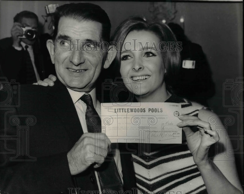 Load image into Gallery viewer, 1970 Press Photo James Howell, Steel Worker Wins Football Pool, Millicent Martin

