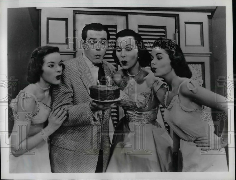 Load image into Gallery viewer, 1954 Press Photo Randy Merriman &amp; Bess Myerson stars of "The Big Payoff"
