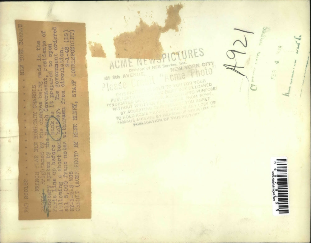 1948 Press Photo Paris Citizens Line Up At Bank After Monetary Changes