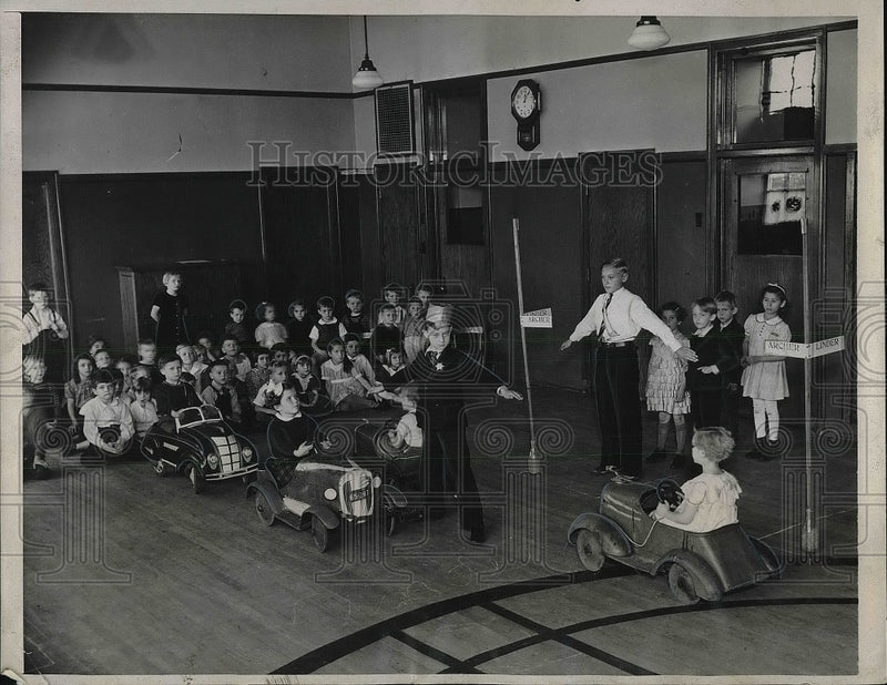 Load image into Gallery viewer, 1939 Press Photo Mark Twain School Students Chicago Illinois
