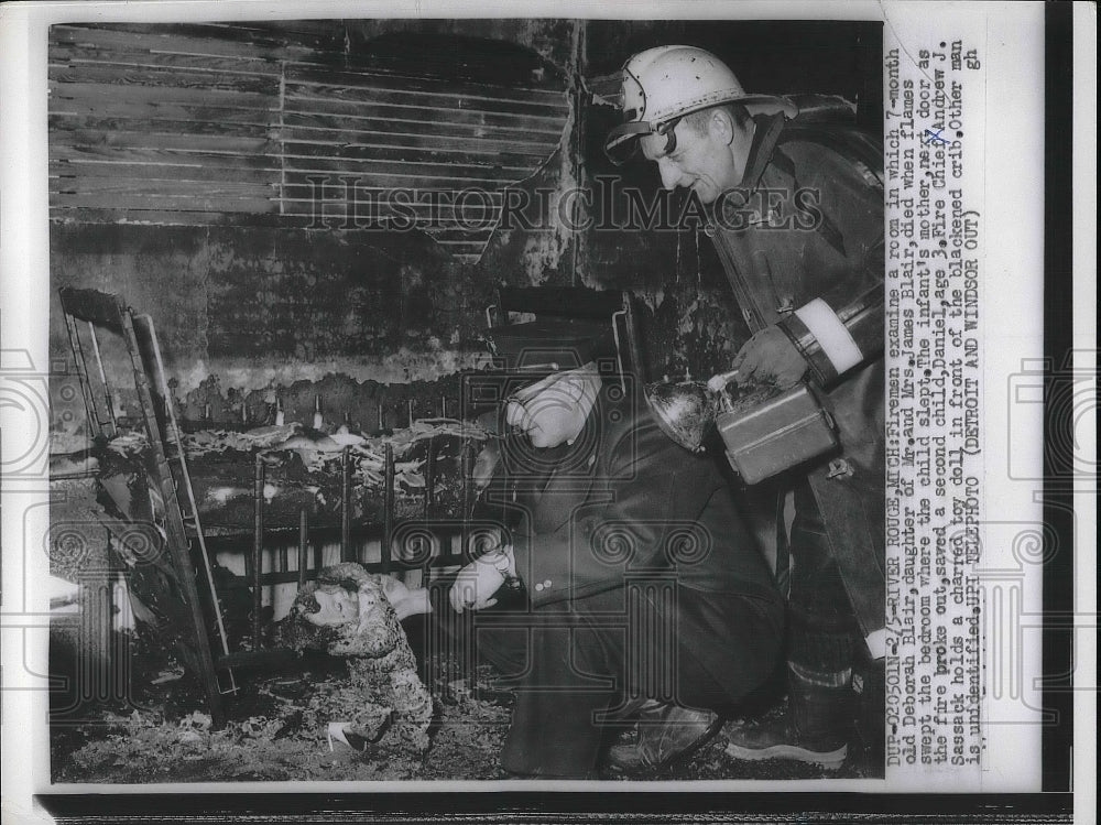 1959 Press Photo River Rouge Michigan Fireman Deborah Blair Mr. and Mrs. James