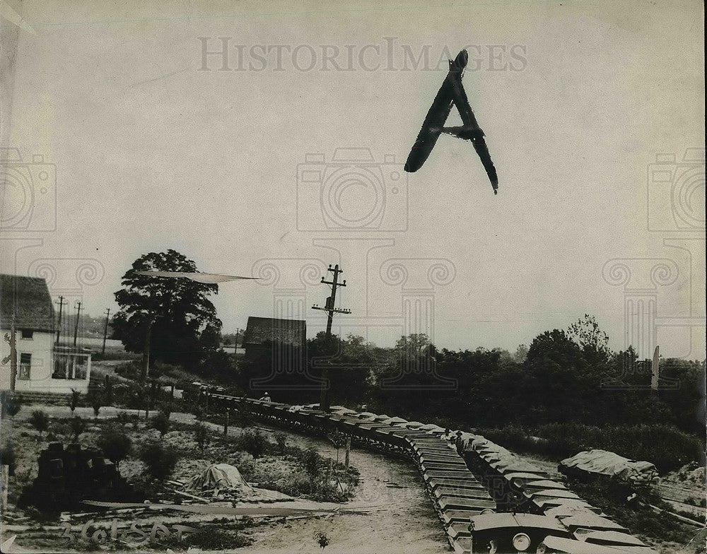 1916 Press Photo Trucks Lined Up Carrying Material To Build New Railroad
