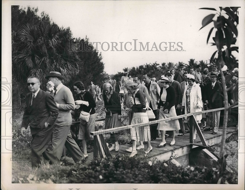 Load image into Gallery viewer, 1940 Press Photo gallery following gol finals tourn. Everglades Club, Palm Beach
