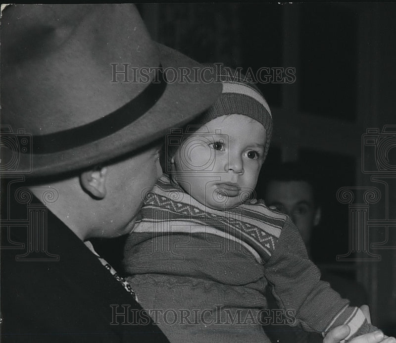Load image into Gallery viewer, 1951 Press Photo Mrs. John J. McCloy &amp; Ten Month Old Son Leaving Airport
