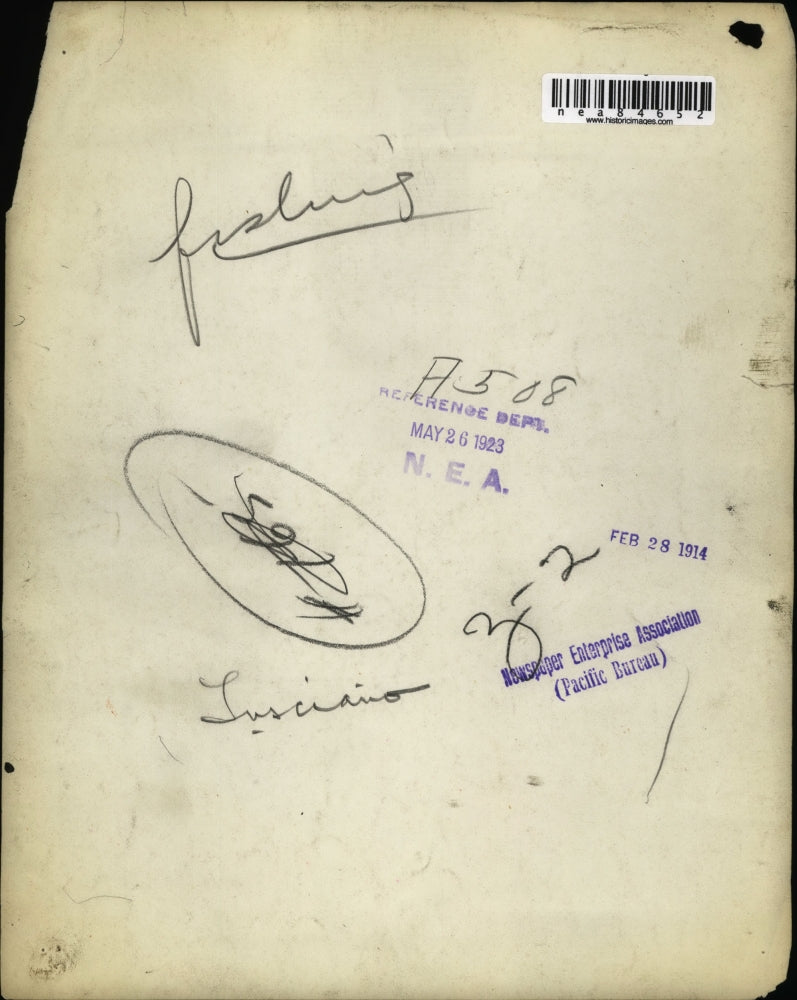 1923 Press Photo A man on his coastal fishing boat - nea84652