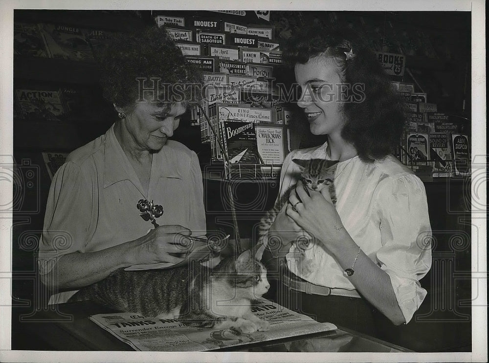 1945 Press Photo Gainesville Kittens Miss Shirley Pittsley - Historic Images