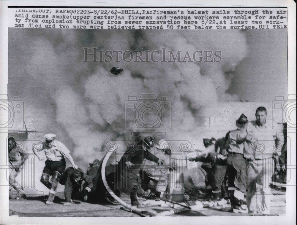 1962 Press Photo Firemen in smoke with rescue workers- Historic Images