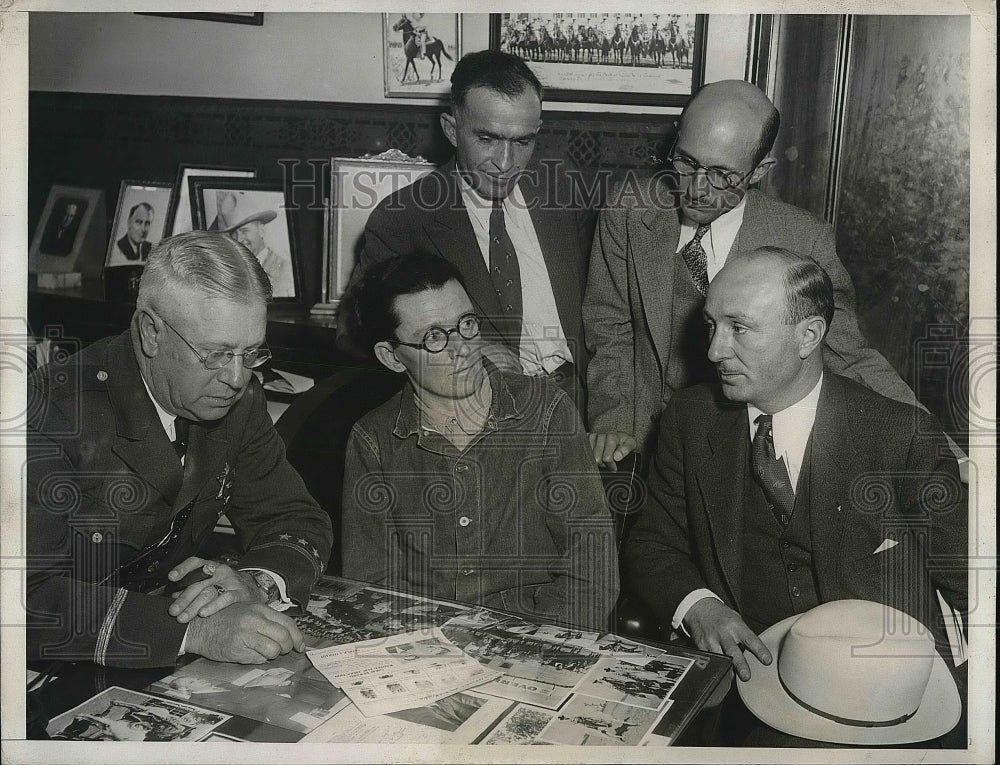 1933 Press Photo Joseph O'Ridedan With Group Of Officers J.B. Fox,Geo Segelke