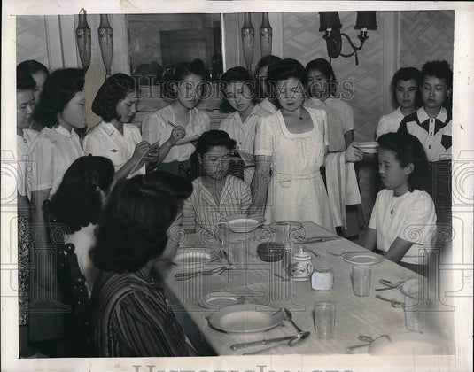 1946 Press Photo Students Shown Learning How American Table Is Set For Dinner- Historic Images