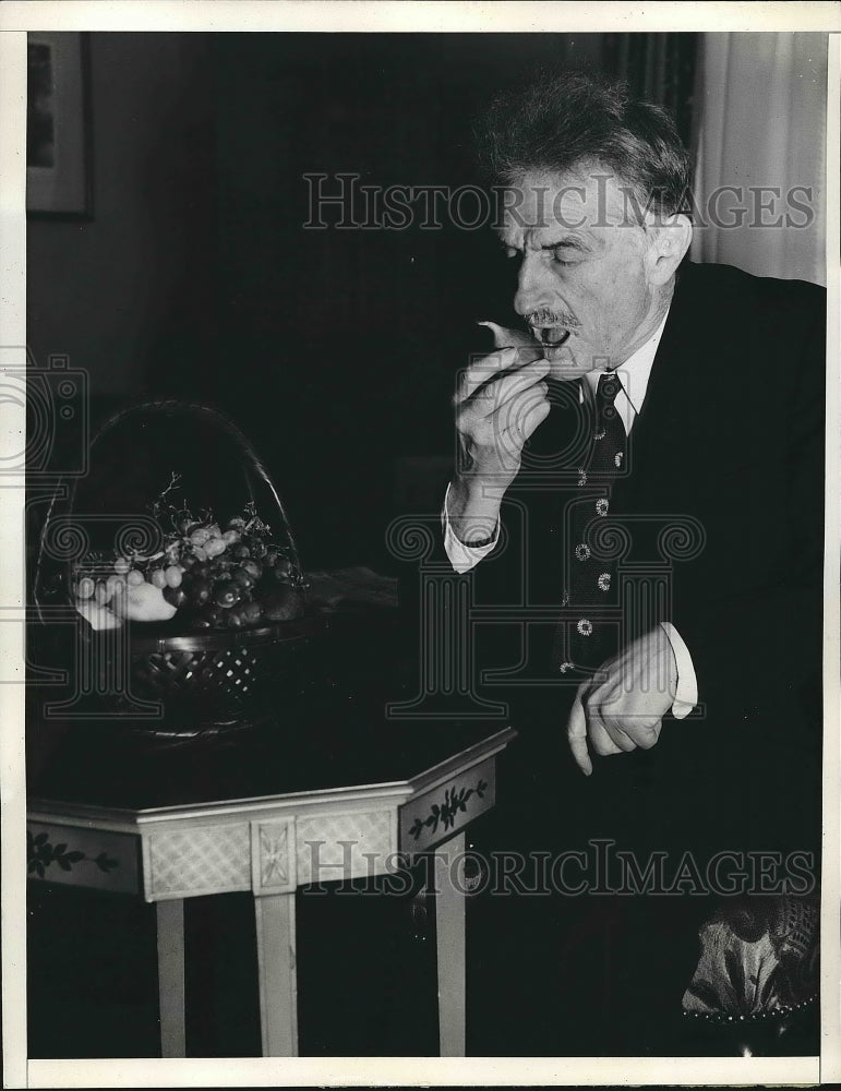 Load image into Gallery viewer, 1936 Press Photo Publisher Bernarr MacFadden To Address Convention - nea90665
