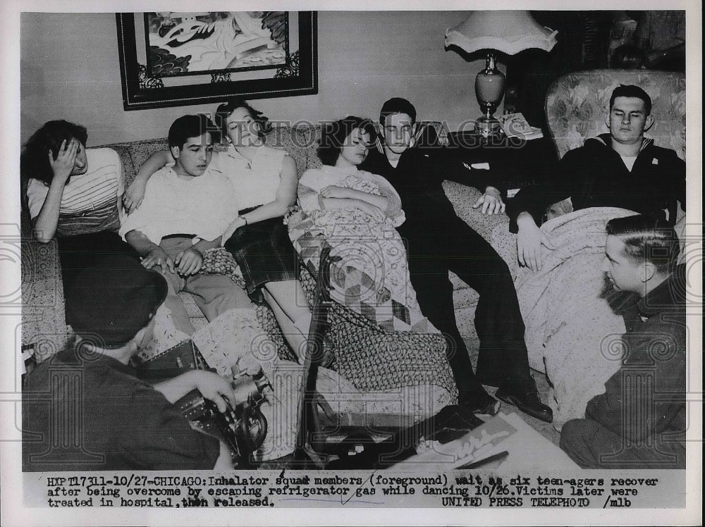 1952 Press Photo Inhalator Squad Revives Teenagers From Refrigerator Gas
