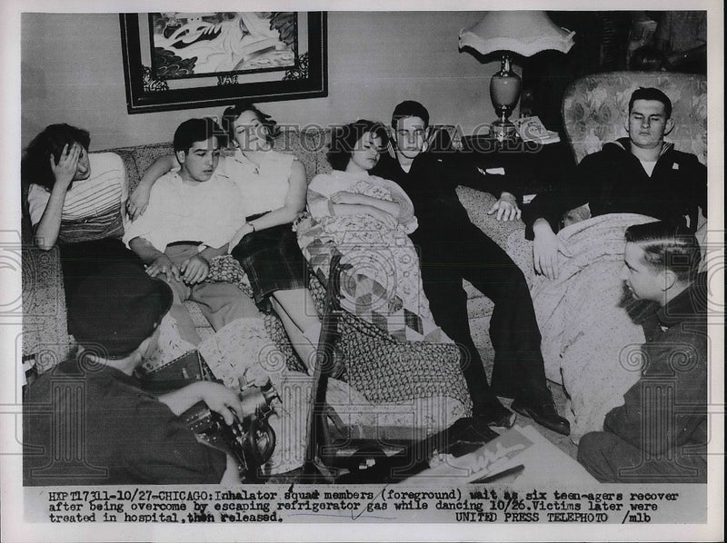 Load image into Gallery viewer, 1952 Press Photo Inhalator Squad Revives Teenagers From Refrigerator Gas
