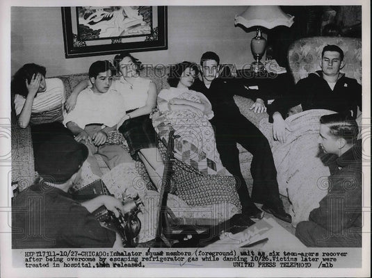 1952 Press Photo Inhalator Squad Revives Teenagers From Refrigerator Gas