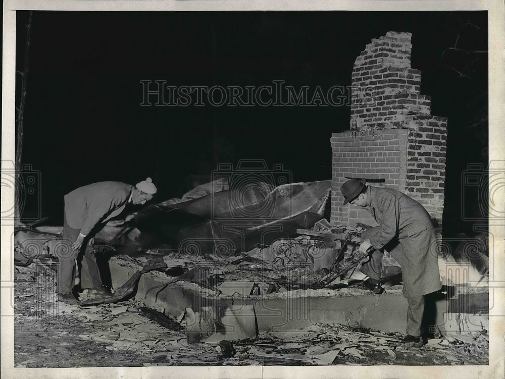 1939 Press Photo Mr.Hansbrough and seven children burned in a six room cottage.