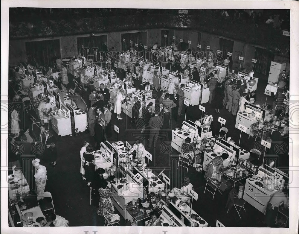 1951 Press Photo contestants at work during National Bake Off Contest, NY