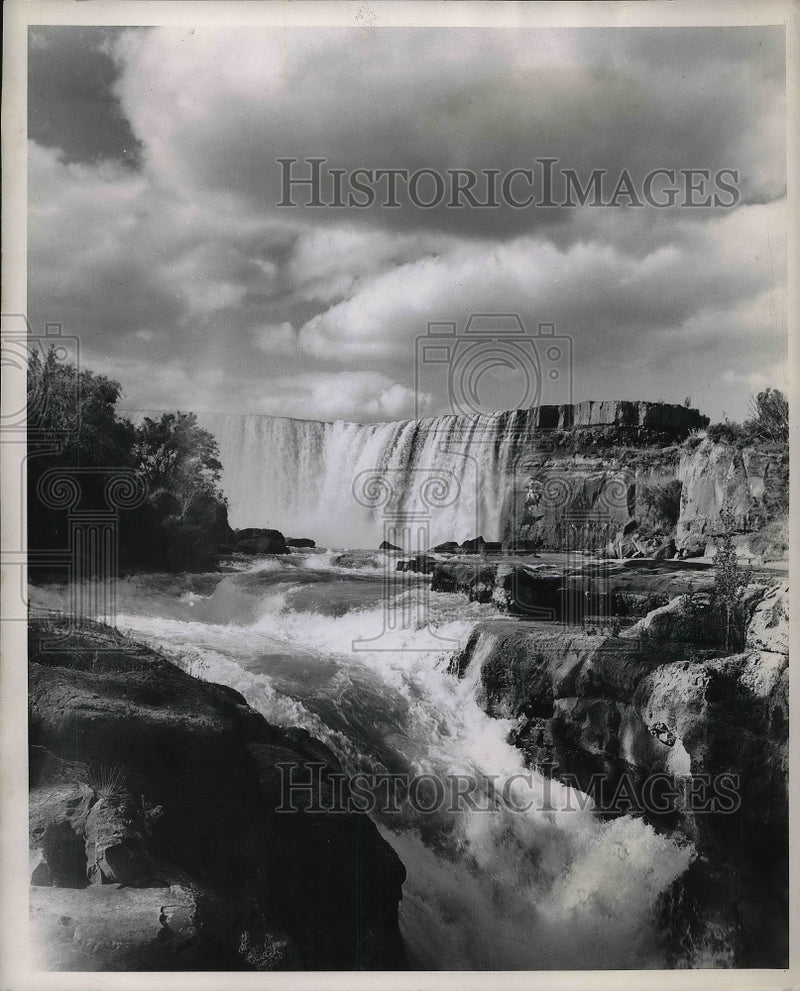 Load image into Gallery viewer, 1952 Press Photo Salto Del Laga Waterfall Los Angeles Chile, Abanico Power Plant
