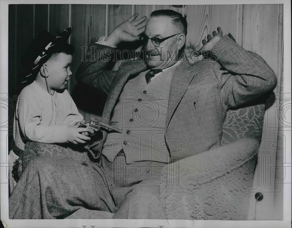 1955 Press Photo Nebraska Deputy Sheriff F. E. Clark retires after 50 years- Historic Images