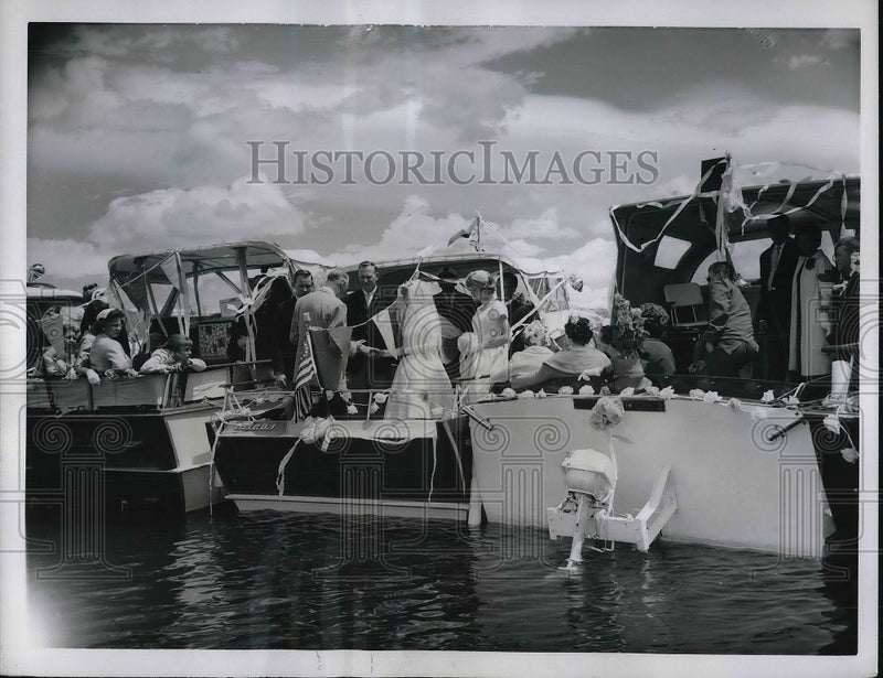 Load image into Gallery viewer, 1962 Press Photo Matrimony Ceremony Herb Marsolek and Barbara Burnett in Colo.
