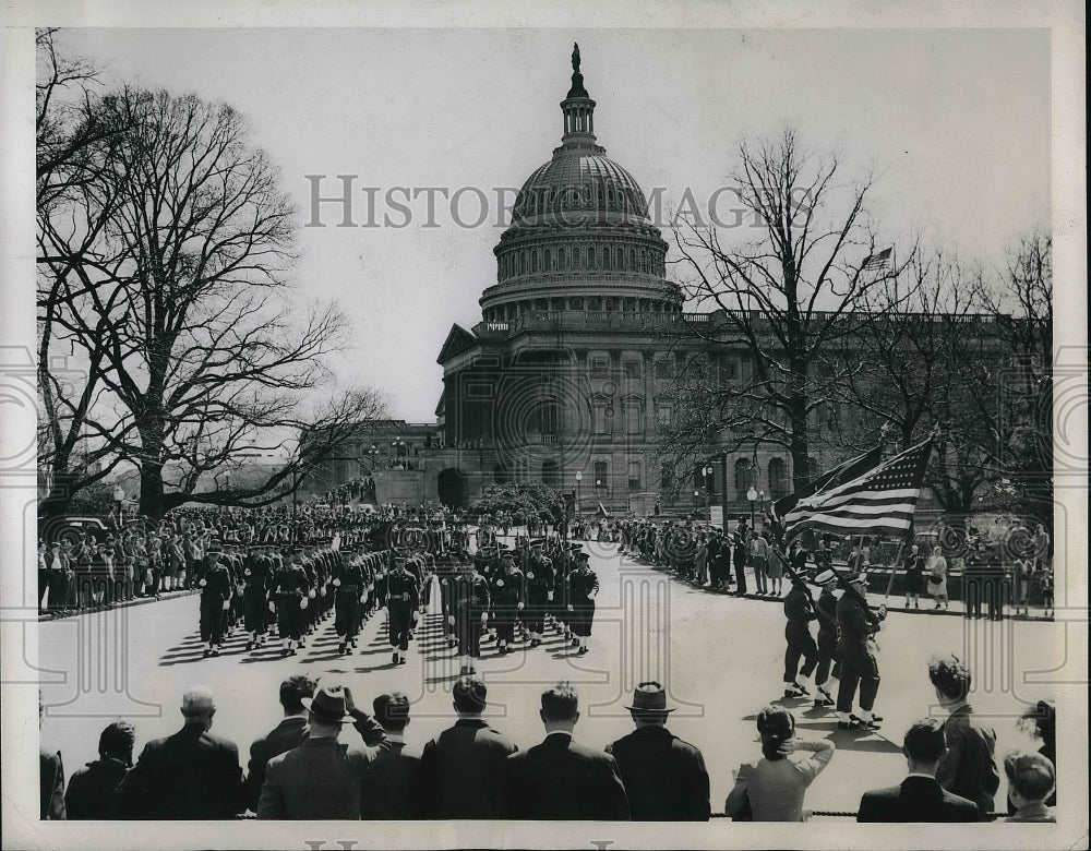 1947 Press Photo Army day parade passes the Capitol in Wash. D.C.