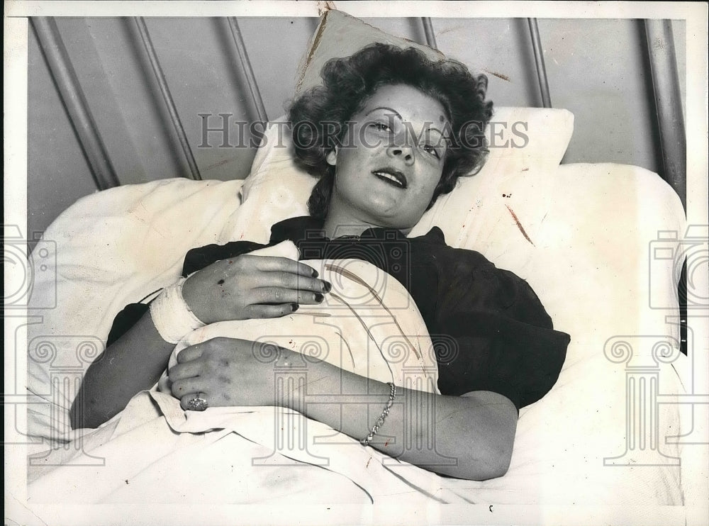 1937 Press Photo Mrs Lidia Markis in hospital after accident- Historic Images
