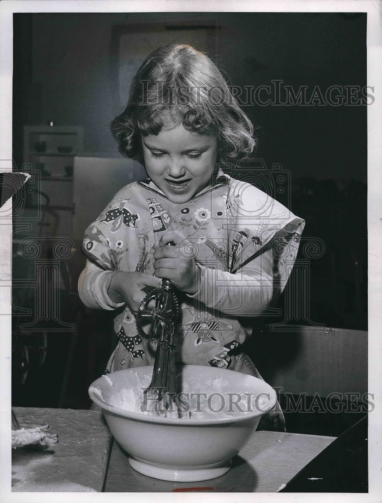 1958 Press Photo Linda Christian, 9414 Clifton Blvd., West Side Community House