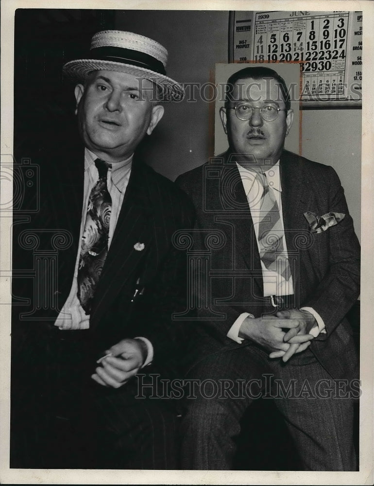 1939 Press Photo Detective Martin Zewlewski with Dr. John Tippie