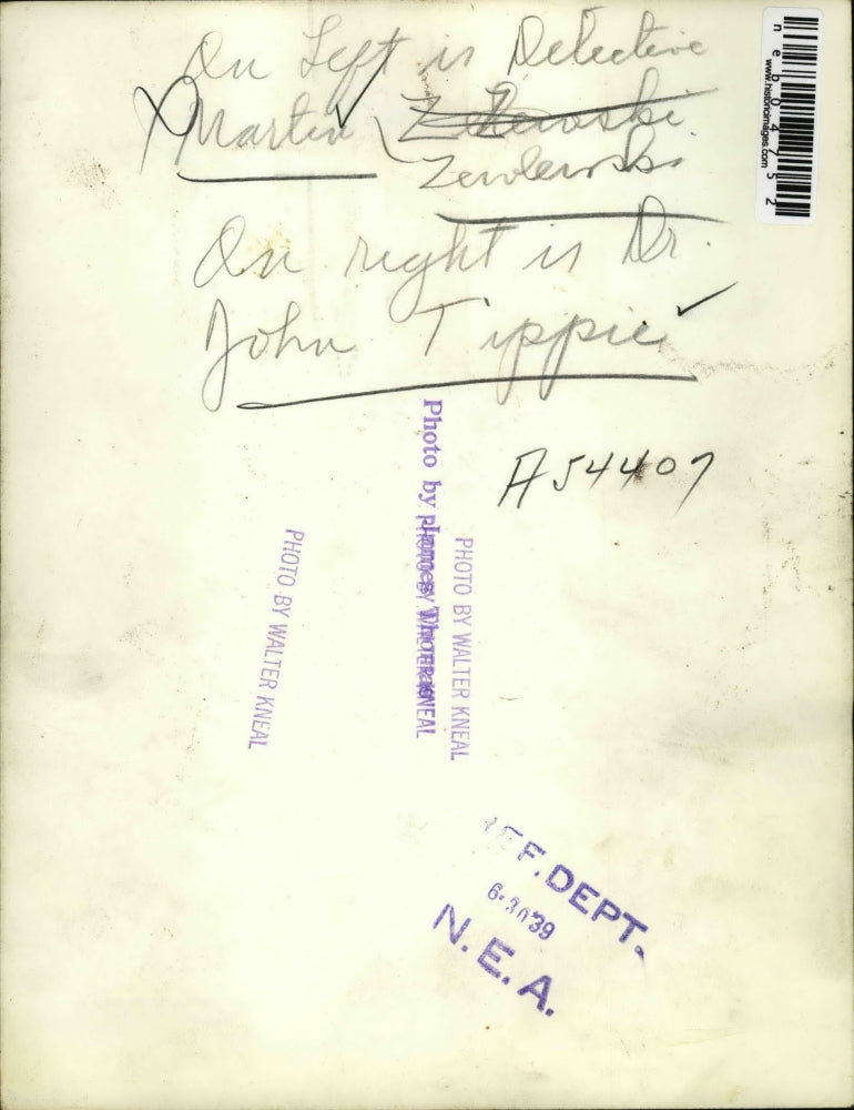 1939 Press Photo Detective Martin Zewlewski with Dr. John Tippie