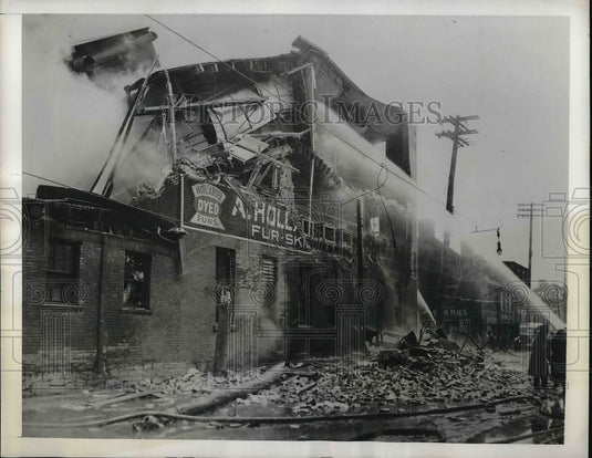 1941 Press Photo Firemen poured water at the Fur Dyeing Plant in Montreal Canada