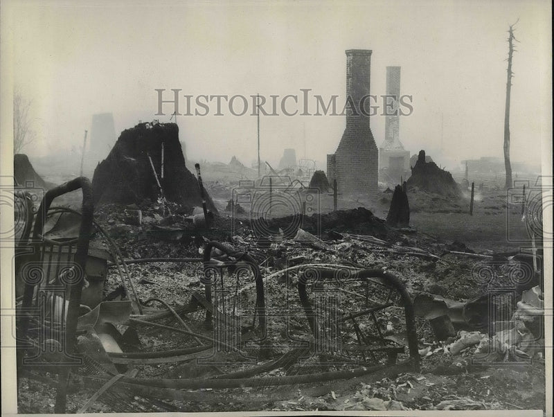 Load image into Gallery viewer, 1932 Press Photo Ruined Buildings In Cochran, OR After Forest Fires Put Out
