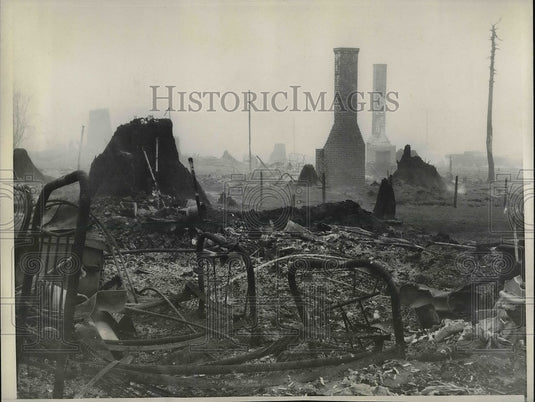 1932 Press Photo Ruined Buildings In Cochran, OR After Forest Fires Put Out