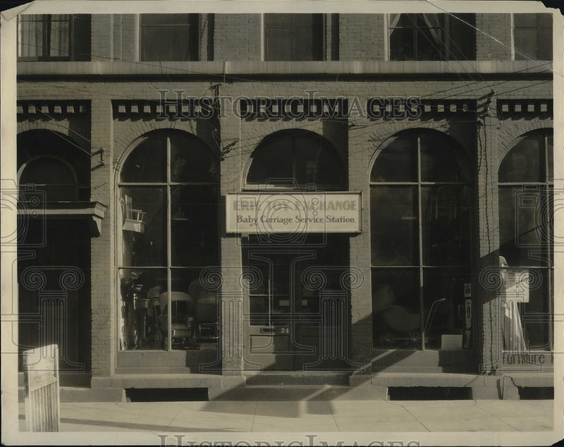 Load image into Gallery viewer, 1925 Press Photo Eire Toy Exchange Baby Carriage Service Station
