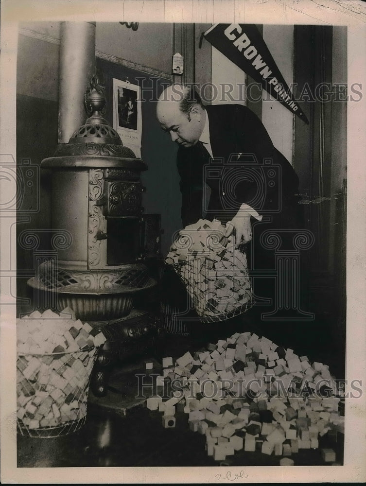 1922 Press Photo Howard H. Kemp Justice Of The Peace Marrying Official