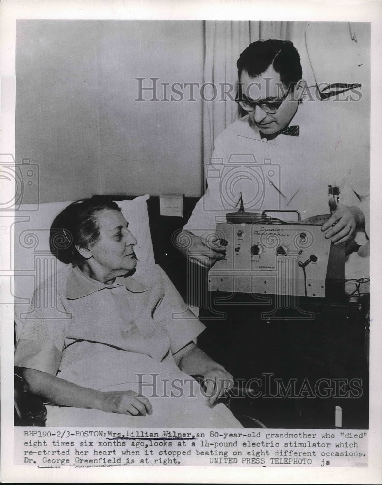 Load image into Gallery viewer, 1954 Press Photo Mrs Lillian Wilner with Dr George Greenfield
