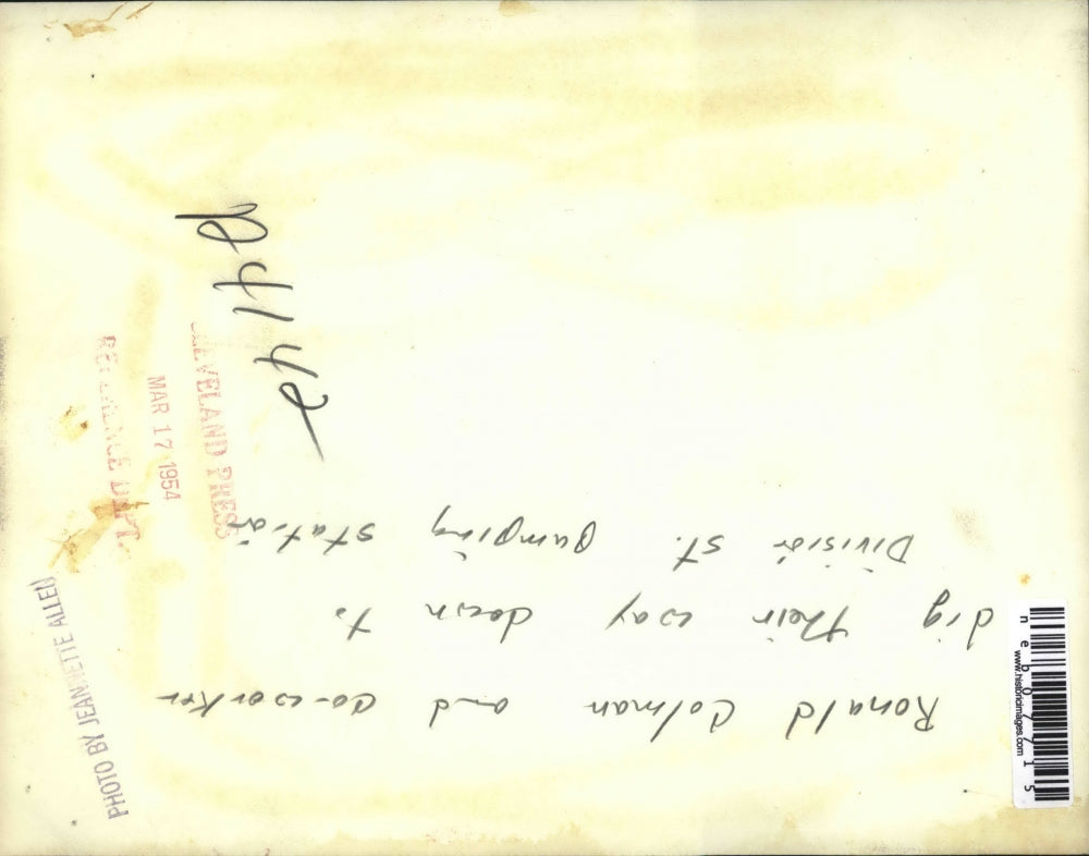 1954 Press Photo Ronald Colman and co worker dig their way through snow.