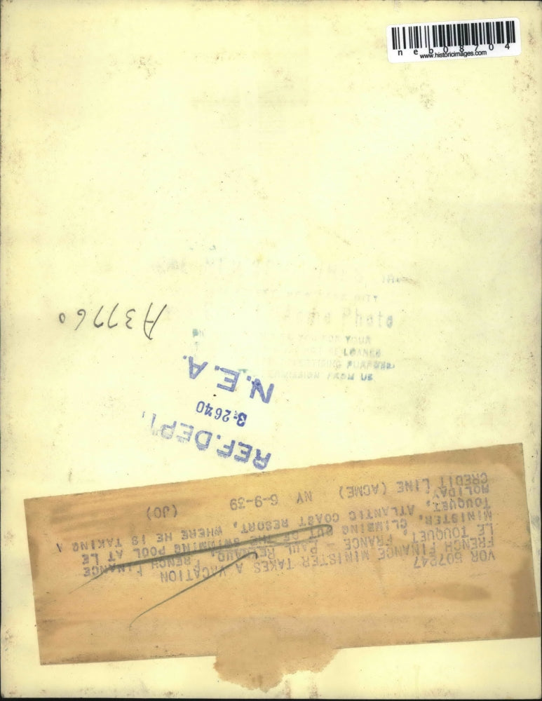 1939 Press Photo Paul Relnaud, French Finance Minister, climbing out of the