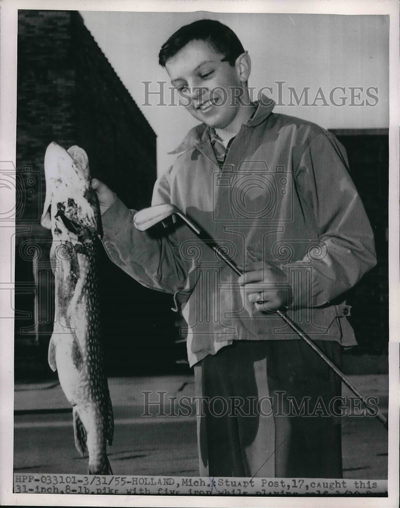 1955 Press Photo Stuart Post with 8 lb pike caught in Holland Michigan- Historic Images