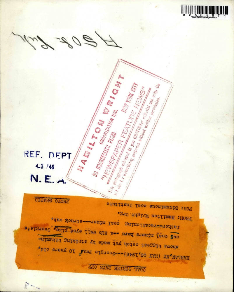 1946 Press Photo Georgie Paus shows off 5 lb pike caught during miners' strike