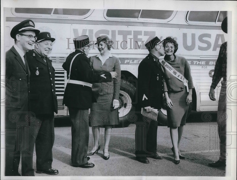 Load image into Gallery viewer, 1961 Press Photo Lafayette, France police greet A Nesbitt beauty queen
