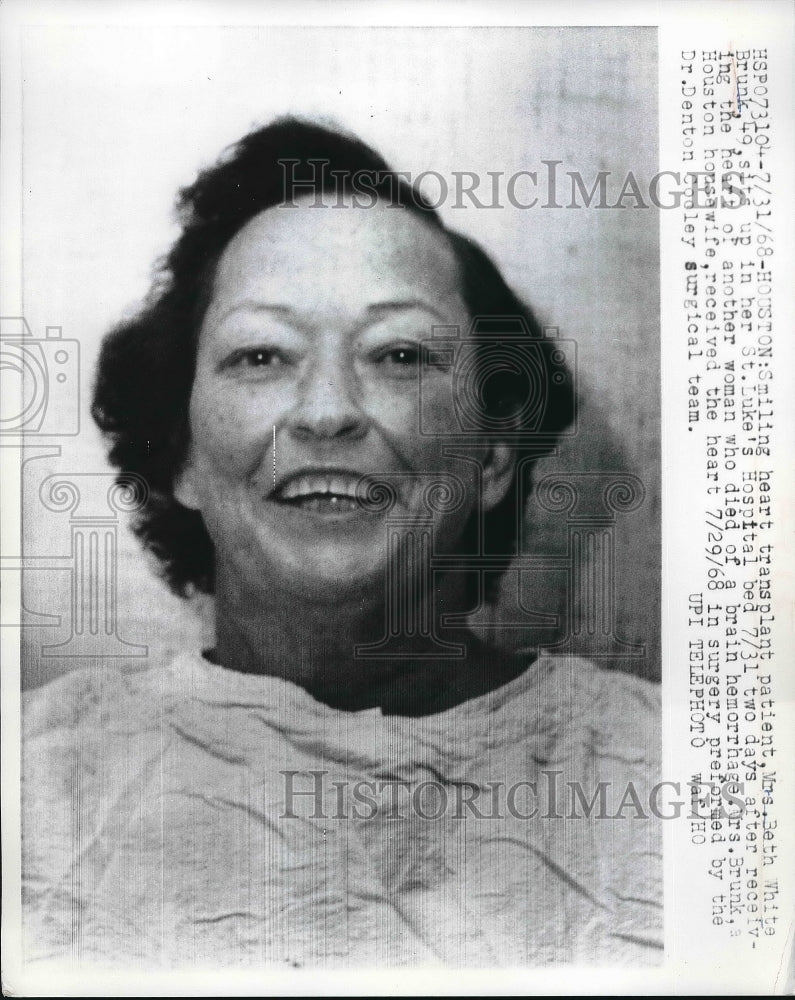 1968 Press Photo Smiling Heart Transplant Patient Mrs. Beth White Brunk