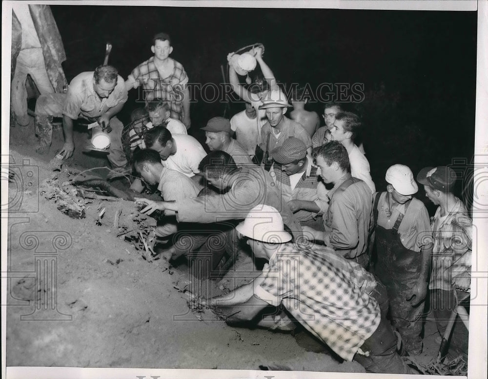 1957 Press Photo Dixon, Ill rescue workers at stone quarry for accident