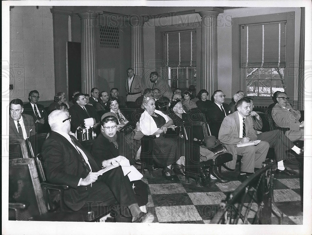 1958 Press Photo Tavern operators meeting at Shaker City Hall in Ohio- Historic Images