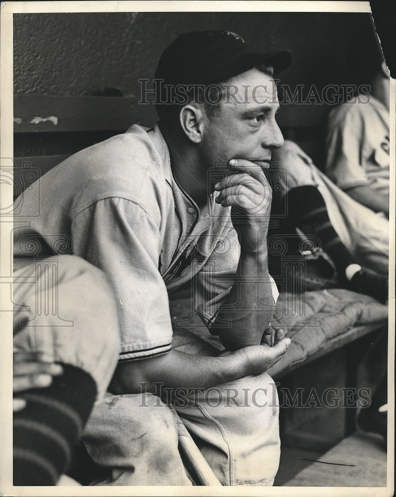 1934 Press Photo Johnny Verges New Giants in dugout