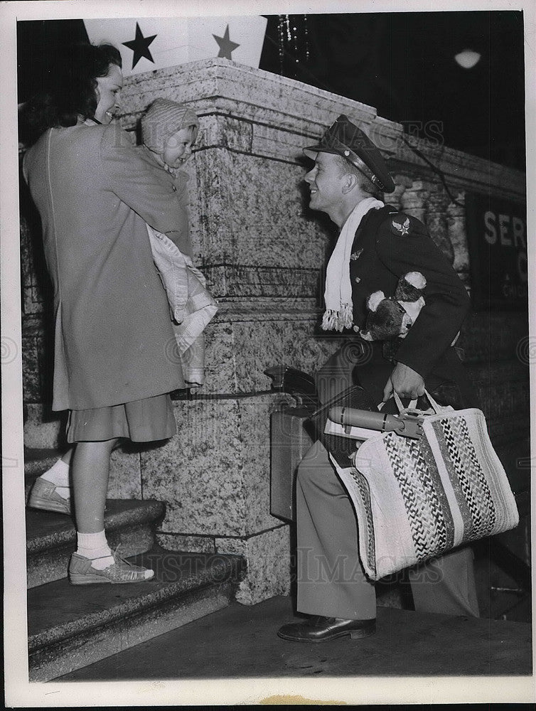 1944 Press Photo Chicago, Flight Officer Meurlo Zellner &amp; sis Mrs E Sherer- Historic Images